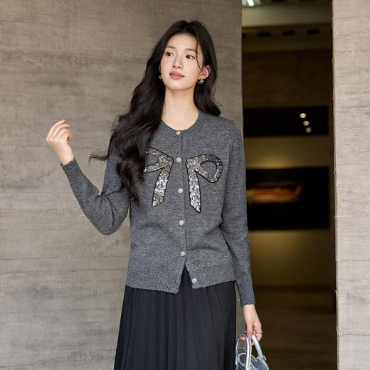 奢姿大码女装2025冬季尚亮片蝴蝶结设计针织衫胖妹妹气质减龄上衣9154670536 商品图1