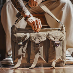 马登工装美式沙漠战术挎包户外训练黄色单肩包大容量手提邮差包男