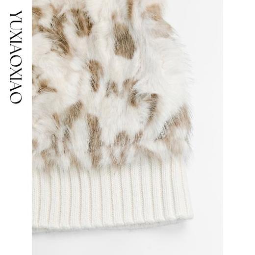 余潇潇【半熟恋人】气质金属双排扣拼接豹纹纹理环保毛V领毛衣 商品图2