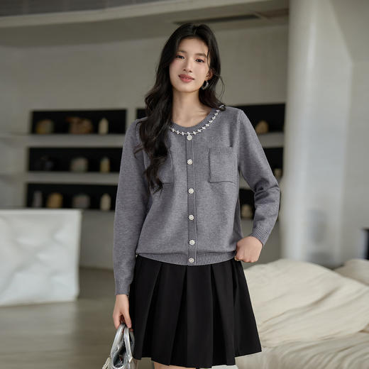 奢姿大码女装2025冬季时尚钻饰圆领针织开衫胖妹妹气质减龄上衣9854670277 商品图4