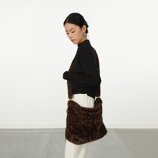 简约斜跨韩系毛绒单肩包-纪念日百货门店同款167293845 商品图3