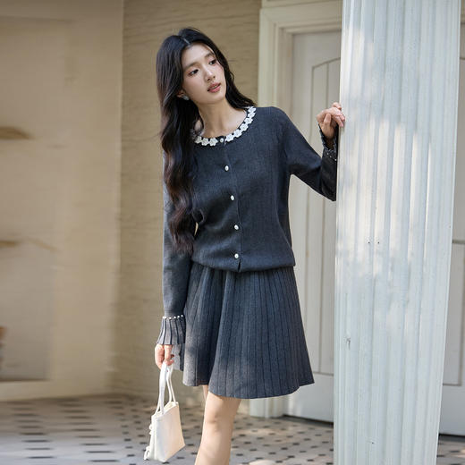 奢姿大码女装2025冬季时尚花朵装饰针织套装胖妹妹气质减龄两件套 商品图2