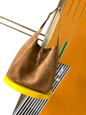 圣罗兰 LE5A7 经典品牌字母微标 麂皮 手提单肩包 焦糖棕色 大号磨砂皮手袋（LZ）