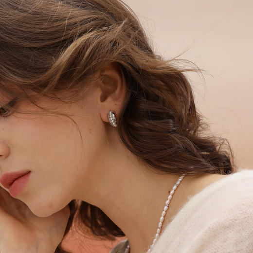 ARSIS｜流光系列 珠光月影耳圈（宽版） 商品图3