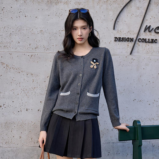 奢姿大码女装2025秋季胖妹妹时尚花朵刺绣针织开衫气质减龄上衣9854691075 商品图0