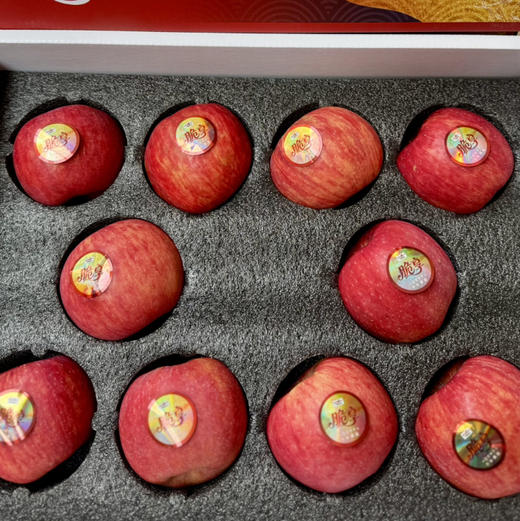 高山瑞雪苹果，店主每天2颗的好苹果，高海拔纯有机种植，年日照平均达2552小时，清甜松脆香气馥郁，咔嚓一口好满足。 商品图4