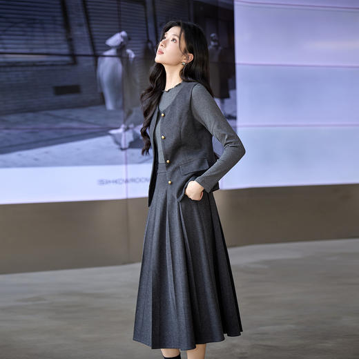 奢姿大码女装2025冬季减龄假口袋马甲三件套胖妹妹百褶时尚套装9954994386AB 商品图1