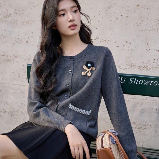 奢姿大码女装2025秋季胖妹妹时尚花朵刺绣针织开衫气质减龄上衣9854691075 商品图2