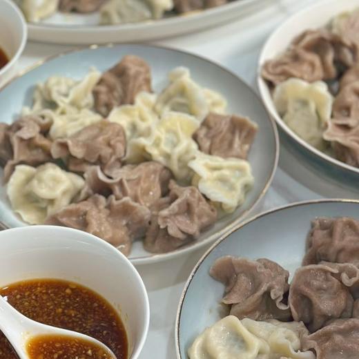 【现做现发，4天内发货】【满3盒起送】生态厨房有手工水饺，面皮顺滑、劲道，馅料鲜香本味，0添加自然调味，匠心手工包制，只为安全、好吃和营养，20克x15个/盒【生鲜发出不拒收不退回】 商品图2