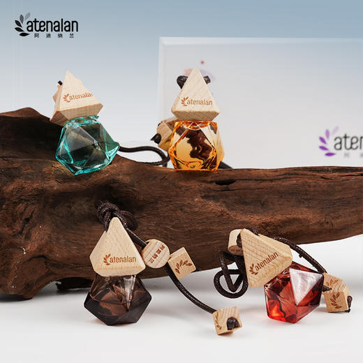 阿迪纳兰 车载香氛礼盒持久淡香车内空气清新剂送男友礼物 商品图1