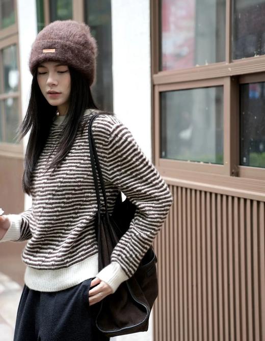 秋冬新款❗️【经典复古条纹圆领针织厚款长袖毛衣】甄选100%绵羊毛，手感柔软细腻有绒感，绵羊毛自带温暖蓬松的触感，贴肤不会扎~无标发货WD 商品图1
