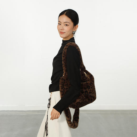 简约斜跨韩系毛绒单肩包-纪念日百货门店同款167293845 商品图2