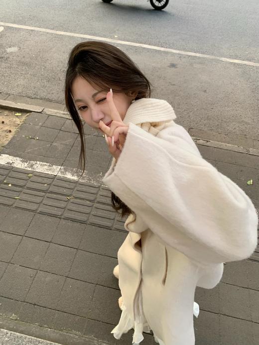 Read Nameless /韩剧大衣白色苏力羊毛＋黄色荷叶边可露肩毛衣 2025/12/6 商品图3