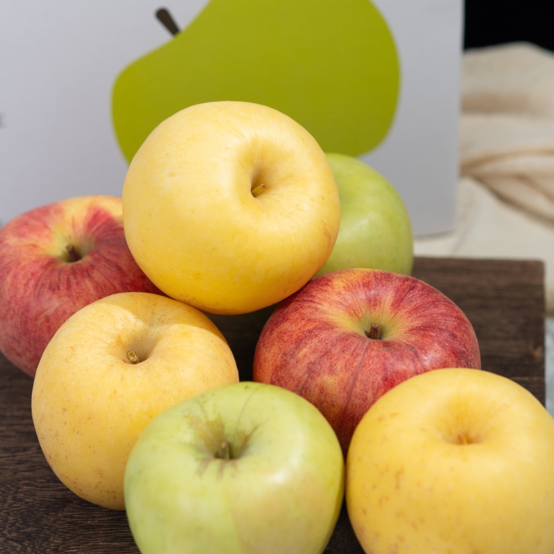 苹果三拼丨水蜜桃苹果+金果+艾妃，一次吃三种口感，三种不同感受，口感酸甜多汁，有香气，家庭装，大小不一，量不多，抓紧入手！