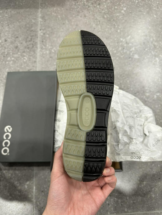 正品ecco爱步 时尚简约 减震耐磨 低帮 运动休闲鞋 女款 白色 尺码37 全新原盒0599 商品图4