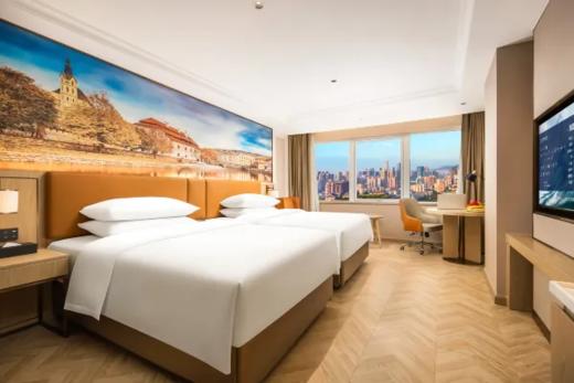 维也纳酒店（重庆上清寺牛角沱轻轨站店） 高级双床房 商品图1