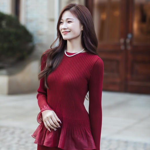 【林栖设计小店】（现货）红色锦鲤荷叶边网纱褶皱毛织上衣喇叭袖优雅修身显瘦2026早春新款毛衣1961120+半裙1961121 商品图3