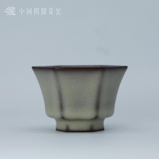问鼎哥窑碎玉致巧款坤舆杯 商品图0