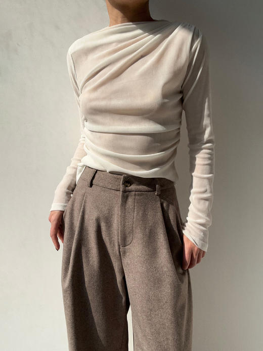 Running Closet｜微透斜肩褶皱打底 [ 白 / 墨绿 丝绒 ] 【LCM】 商品图12