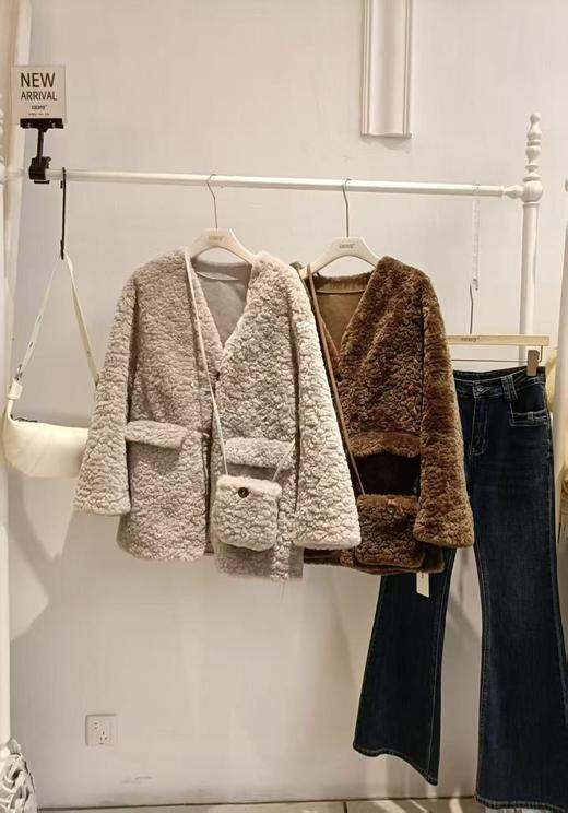 【门店同款】ENJOY冬季“暖冬软糖”配包包毛外套 167994297 商品图0