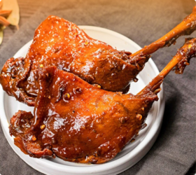 独立包装【个大肉厚❗️酱香透骨】饱满Q弹，越嚼越香，御仔110g麻辣盐焗五香大鸭腿开袋即食办公室休闲零食。re