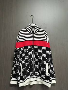 高领条纹长袖外套