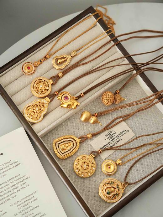 柳岩代言周大金品牌古法沙金转运毛衣链 商品图4