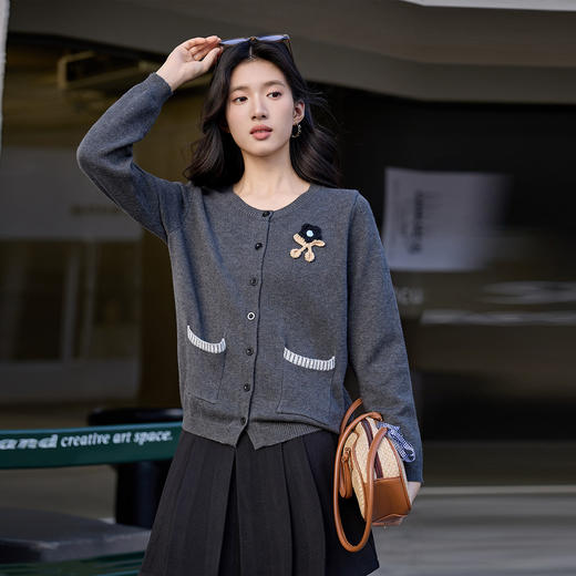 奢姿大码女装2025秋季胖妹妹时尚花朵刺绣针织开衫气质减龄上衣9854691075 商品图1