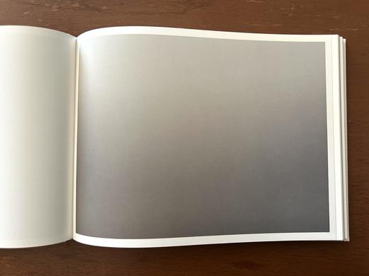 《十八度灰》徐勇最新摄影集 （德国KERBER出版社） 商品图1