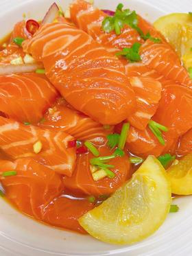 xm❥{每日鲜切，好评率100%，新鲜度100%}超新鲜三文鱼，现货现发！！！ 刺身脂香奶滑 入口即化，每一口都是深海馈赠！包鲜包邮！