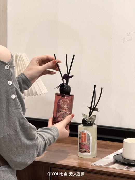 用香气替你定义生活质感 不点火不插电，插上挥发棒就能自然扩香 200ml大容量，足够香整个月！送闺蜜、送妈妈、送自己，全都超体面 你买的不只是香薰 而是一个能被记住的空间记忆 商品图0