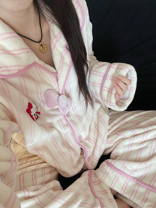 暖绒绒～野兽家HelloKitty法兰绒家居服 胸前立体蝴蝶结 可爱满分 商品图7