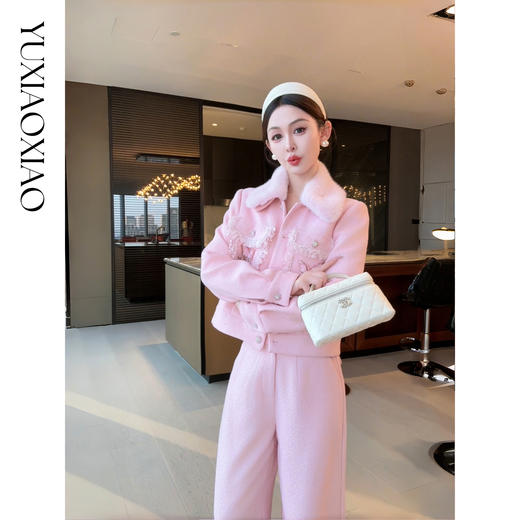 余潇潇【情动假日】含羊毛90绒短款小香羽绒服外套&宽松直筒裤 商品图2