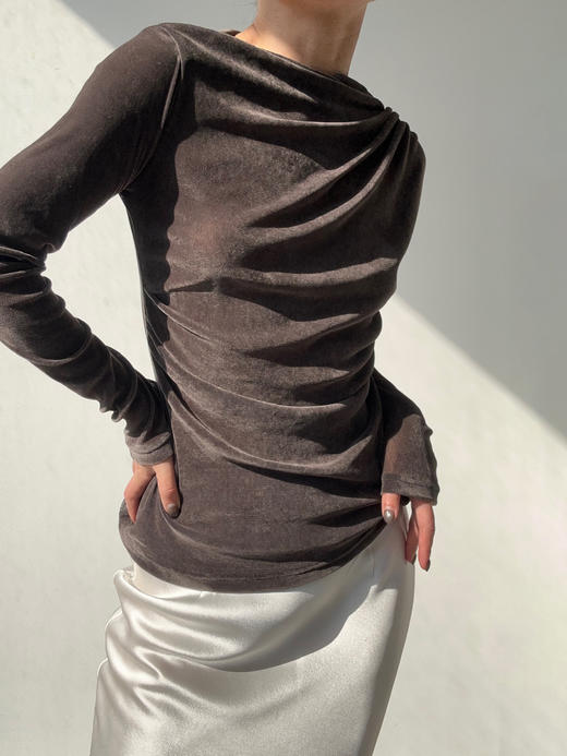 Running Closet｜微透斜肩褶皱打底 [ 白 / 墨绿 丝绒 ] 【LCM】 商品图5