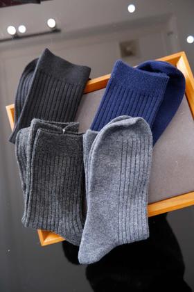 直发【发4双】爱M羊毛男袜 家属福利，官网168元一双