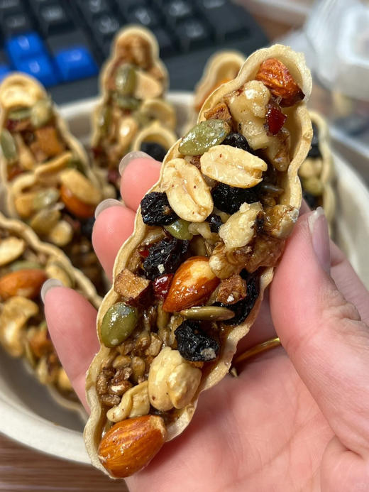 【坚果小船酥】❗️整条船的坚果❗️29.9💰到手足足3大袋❗️造型独特❗️一口下去满满坚果香❗️香❗️脆❗️ ✅坚果果干搭配 商品图4