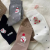 🎄圣诞袜来啦！把圣诞氛围从脚开始拉满～【禾舒棉圣诞小雪人袜】谁能拒绝这组圣诞感爆棚的袜子！ ✅每一双都是软乎乎的针织质感，搭配雪地靴、毛毛鞋都很绝 商品缩略图1