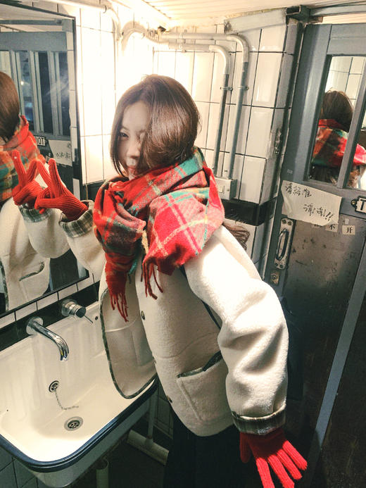 <曾小咸推荐> 现货秒杀！微信超特价！白杏色羊羔毛拼接格子外套 日常259.99 立减110 秒杀149.99！ 商品图6