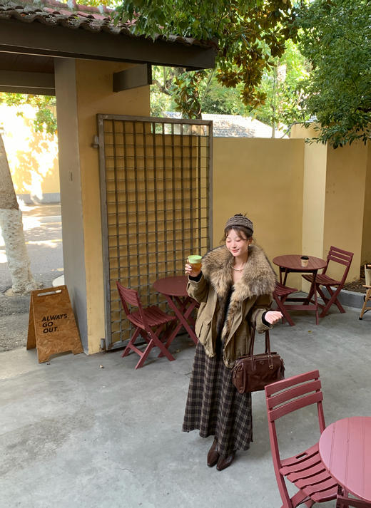 Read Nameless /卡其色貉子毛90白鹅绒羽绒服  2025/12/6 商品图8