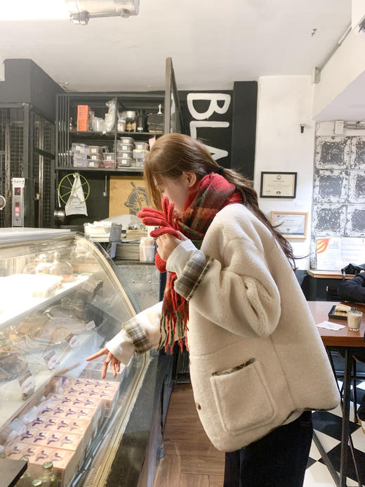 <曾小咸推荐> 现货秒杀！微信超特价！白杏色羊羔毛拼接格子外套 日常259.99 立减110 秒杀149.99！ 商品图8