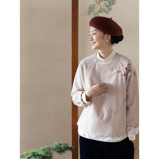 牧衣游原创 手工刺绣纯羊毛毛呢套头衫保暖文艺圆领百搭上衣 晴桐 商品图2