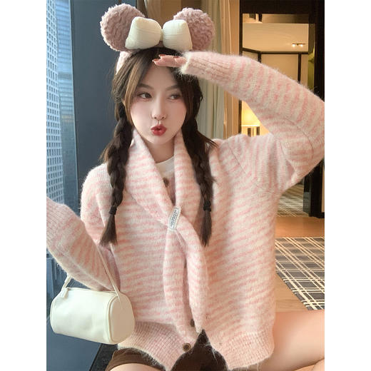 【169元任选2件】现货！条纹带围巾系扣毛衣开衫 商品图3