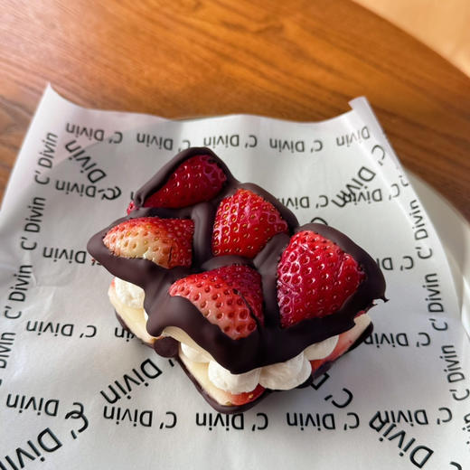 蓝莓草莓车厘子巧克力夹酸奶 商品图1