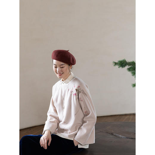 牧衣游原创 手工刺绣纯羊毛毛呢套头衫保暖文艺圆领百搭上衣 晴桐 商品图3