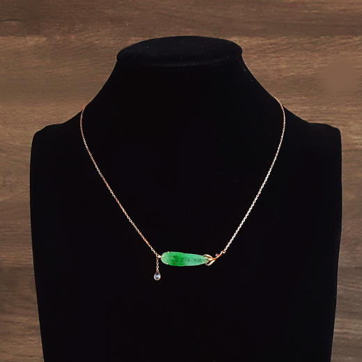 【天然正品】A货翡翠AU750玫瑰金镶钻镶天然糯冰种阳绿羽毛造型翡翠配月光石吊坠项链吊坠：42.7*8.8*2.8MM / 项链：42CM（长度可调节）女士 021225NJM16 商品图6