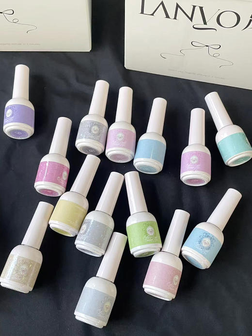 🔥新年焕新甲【岚又·五合一猫眼甲油胶】🔸 单瓶尝鲜装：一杯奶茶钱解锁高级感 🔸 3瓶礼盒装：承包一整个冬天的指尖浪漫 +9.9元秒杀 🉐卸甲片50片，卸甲轻松不伤手！ 商品图0