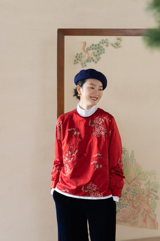 牧衣游原创 丝棉匹绣套头衫红色喜庆氛围中式复古宽松上衣 花未眠 商品图5