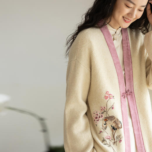 牧衣游原创 羊毛牛绒手工刺绣毛织外套软糯轻盈复古文艺开衫 月眠 商品图0