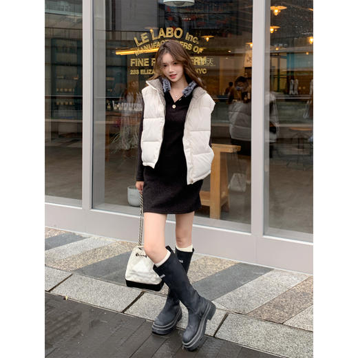 <曾小咸推荐> 现货秒杀！微信超特价！黑灰色帽子带毛领连衣短裙 日常209.99 立减110 秒杀99.99！ 商品图4