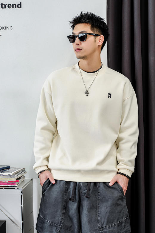 徐太浪【时尚刺绣 休闲风】套头加绒卫衣男秋冬款内搭打底衫上衣 商品图5